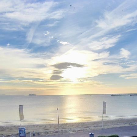 Sunrise View - Beachfront Apartment, Weymouth Esterno foto