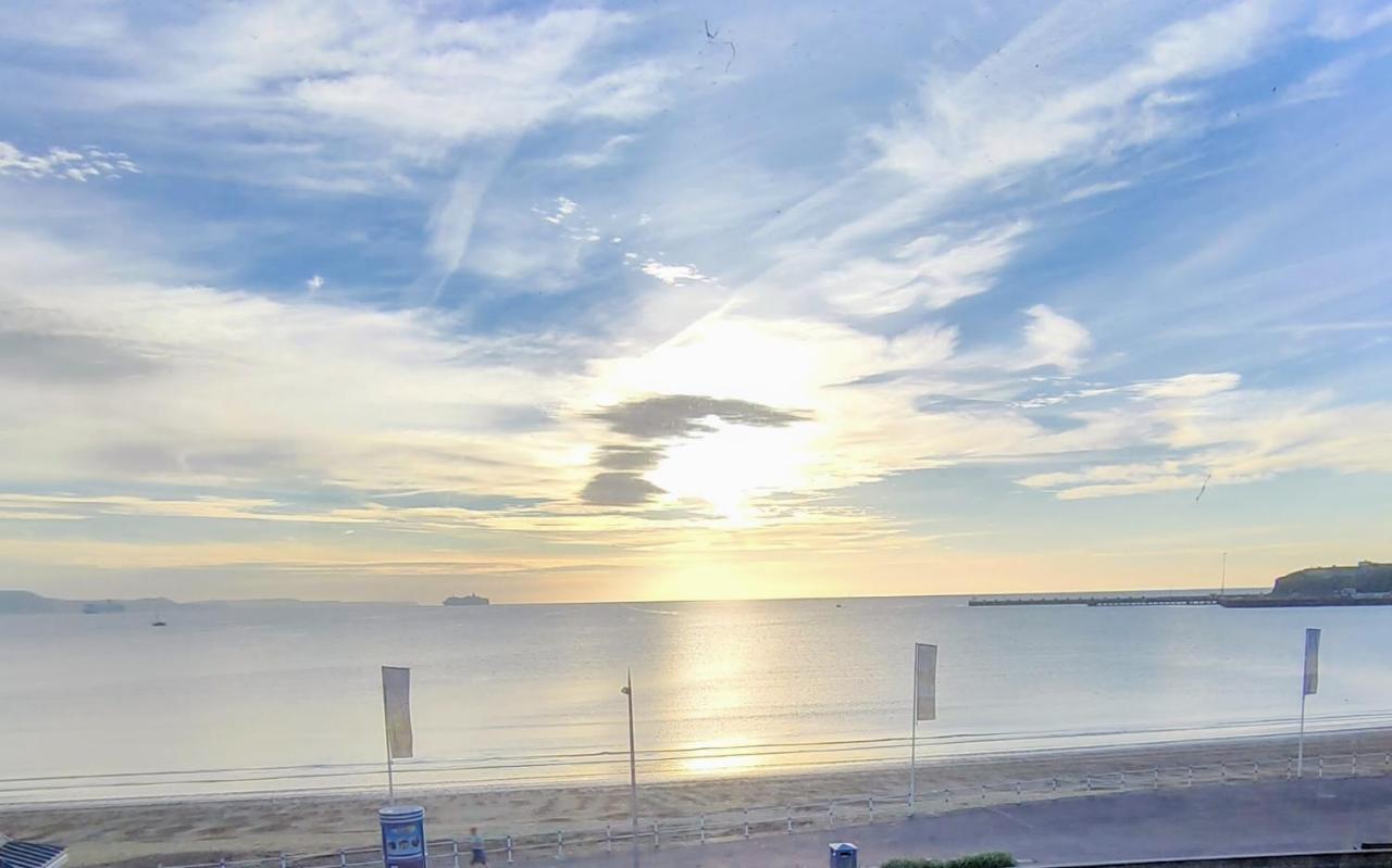 Sunrise View - Beachfront Apartment, Weymouth Esterno foto