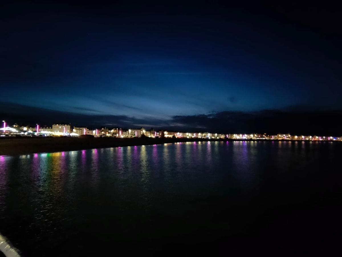 Sunrise View - Beachfront Apartment, Weymouth Esterno foto